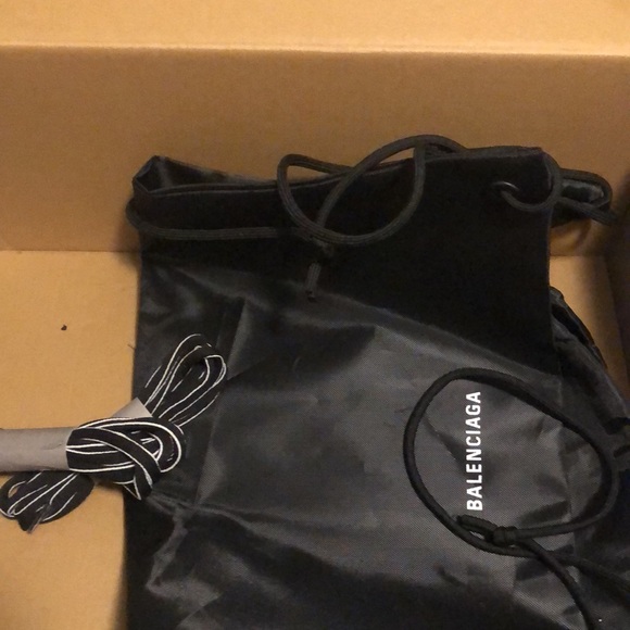 Balenciaga tracks,Size 10 or 10.5,A little dirty but easily cleaned. - Picture 6 of 7